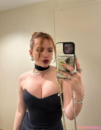 Bella Thorne – OnlyFans nude leaks 282