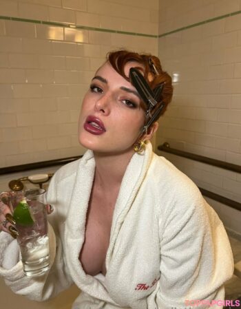 Bella Thorne – OnlyFans nude leaks 301